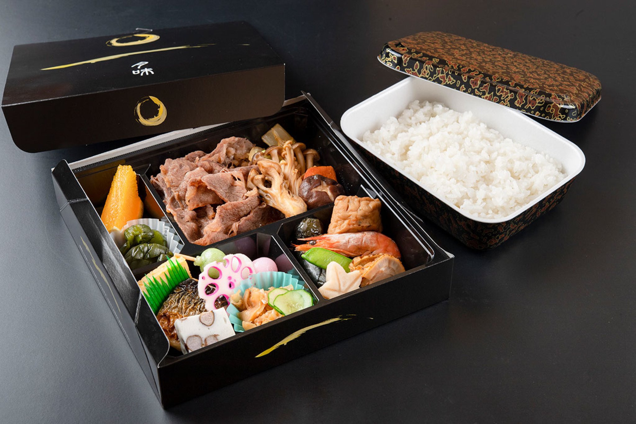 飛騨牛すき焼き弁当…2,916円｜飛騨牛を思う存分味わえるお弁当。