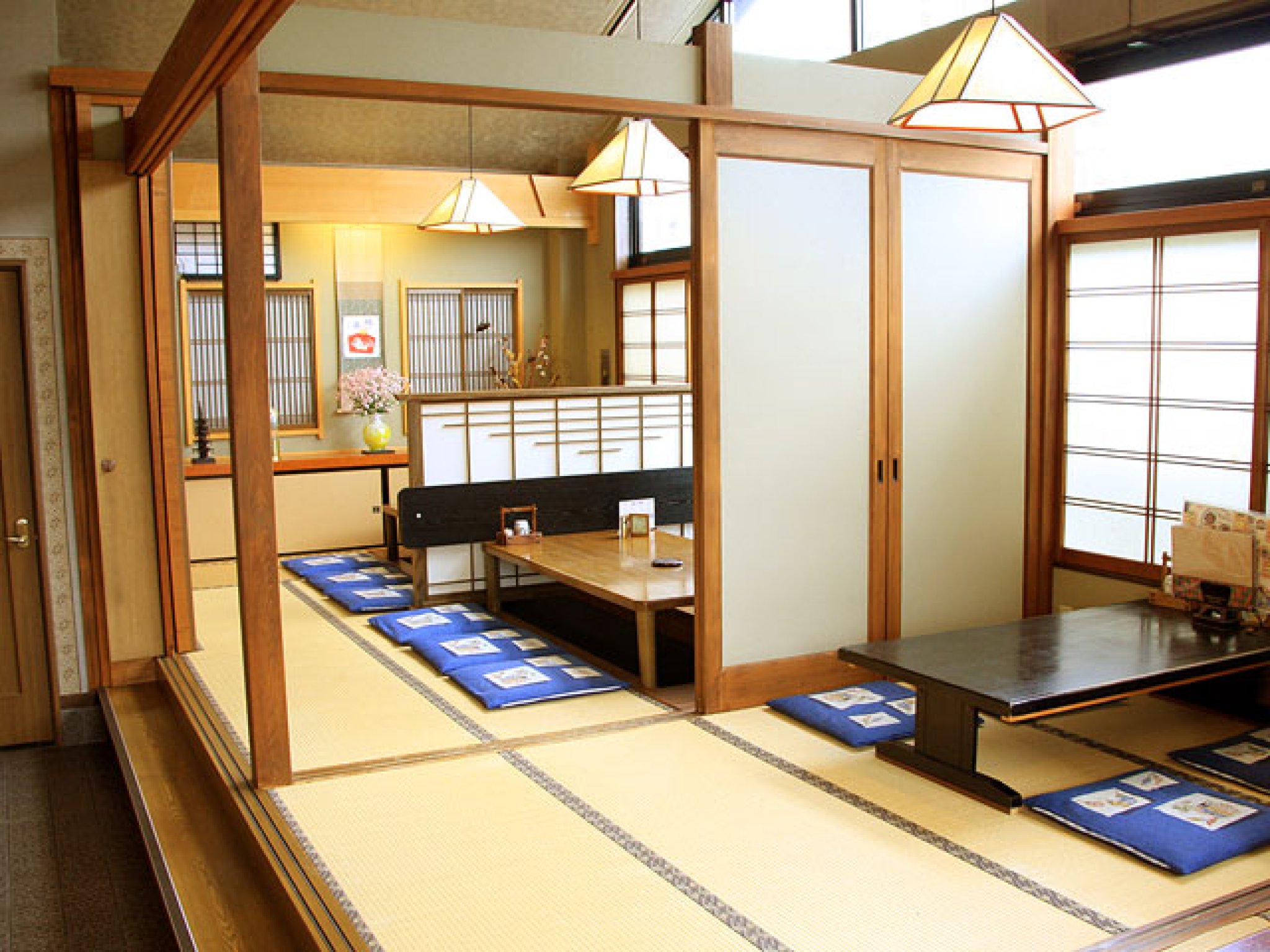 日頃は開放的な大座敷。
この気軽さもやっぱり嬉しい。
