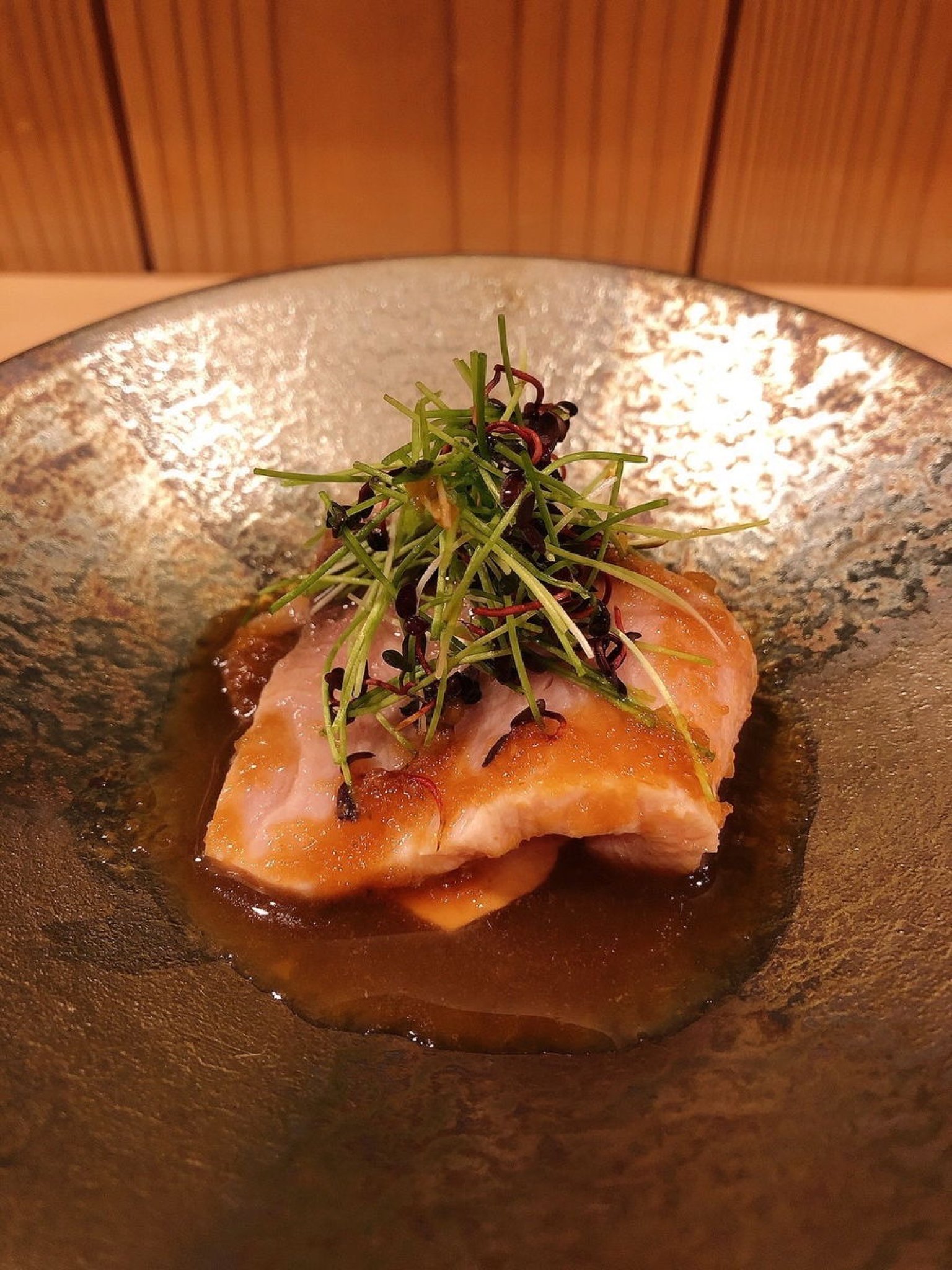 本物の味をお楽しみください｜大将が自ら目利きした食材を活かし、本物の味を感じられる料理の数々。器にも...