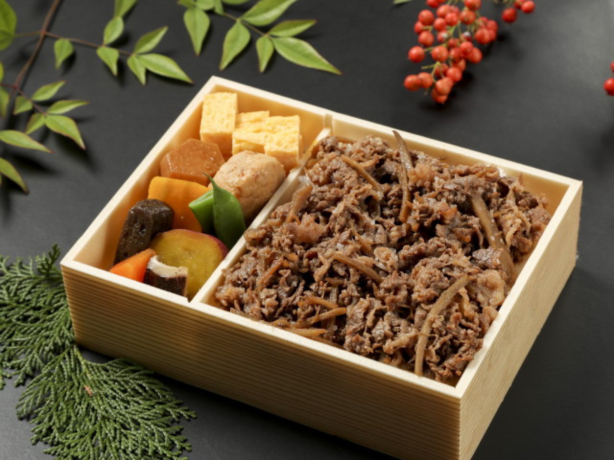 牛しぐれ煮弁当…2,700円｜厳選和牛を使用。季節の食材を使ったお料理とご一緒に。