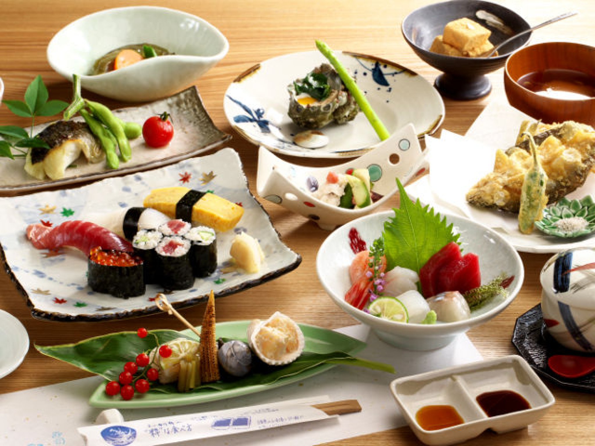 宴会からおもてなし、お祝いの席に｜コースの一例。新鮮な魚介をはじめ、季節の味が11品並び、大切なお客様...