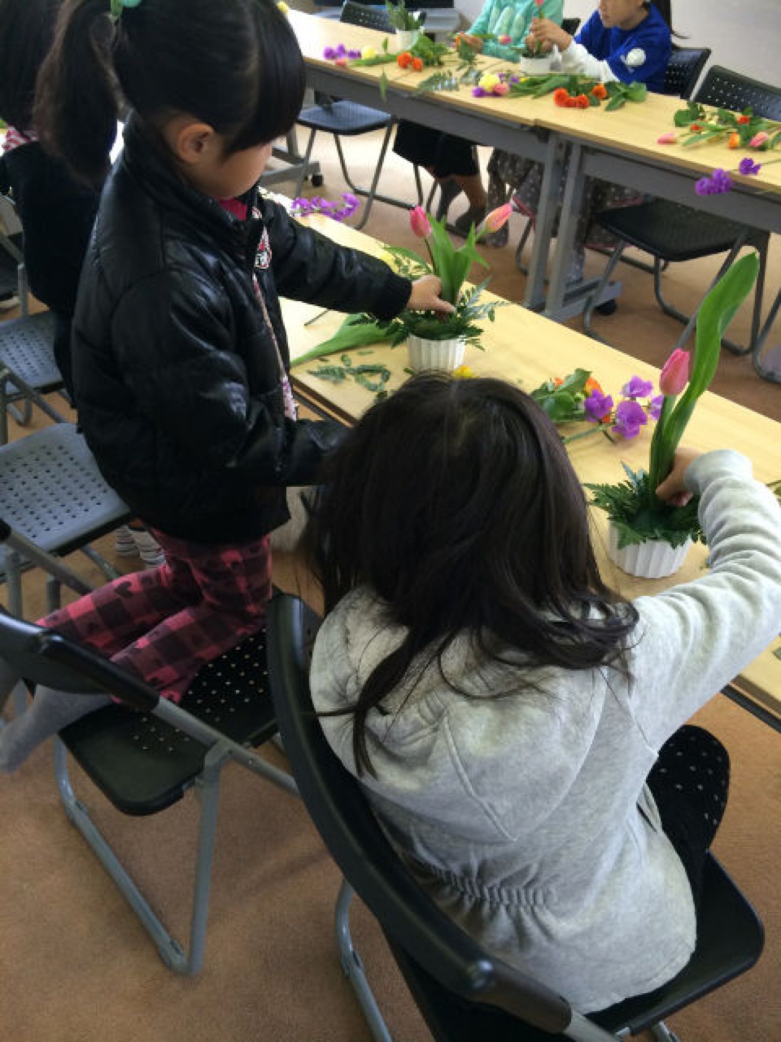 子供フラワーデザインスクール｜月1回桜ヶ丘ふれあいセンターで開催。小学生まで限定。花材費実費1,000円のみ...