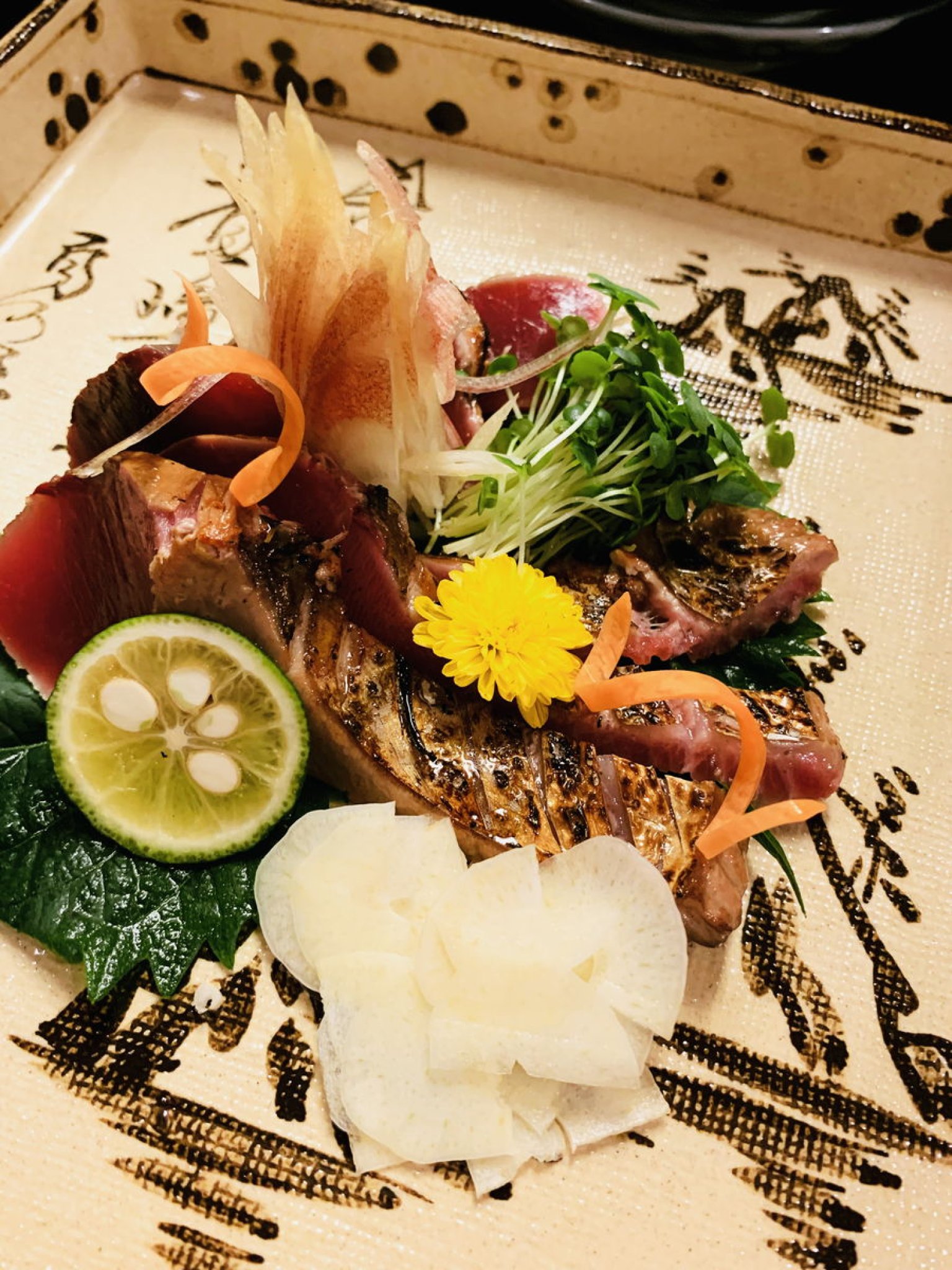 旬の鮮魚が味わえるお造りの盛り合わせ。