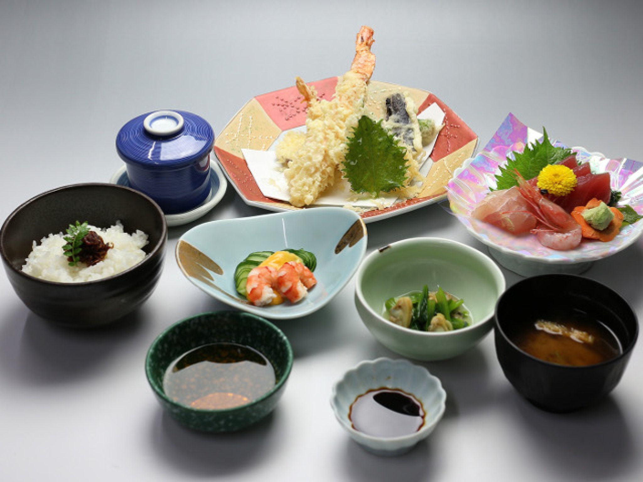 宴会コース3,300円～ 飲み放題付き5,500円～｜宴会コースは彩りもあざやかで味・ボリュームも満足。