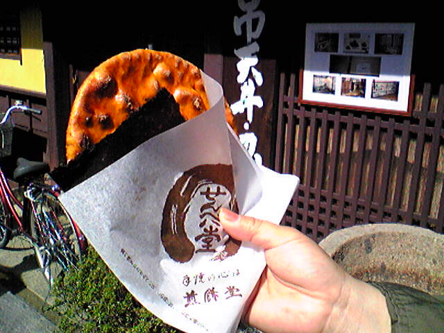 橋本煎餅堂のレポート写真1（マロン）