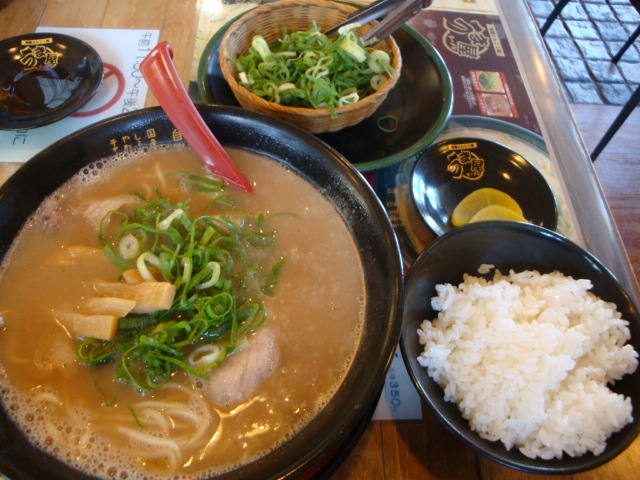 豚旨うま屋ラーメン 各務原店のレポート写真1（きのっぴ）