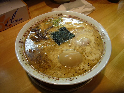 十六代目 哲麺 大垣上面店のレポート写真1（レッツなミドル）