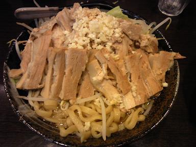 自家製極太筋肉麺 男は黙って前を行け!のレポート写真2（ゆかそ）