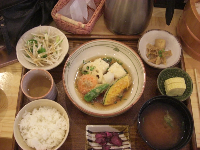 おひつ定食 旬菜屋のレポート写真3（ｱﾔｺｼﾞｬﾊﾟﾝ）